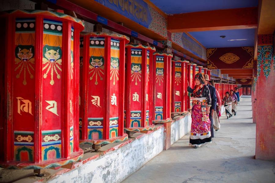 拉卜楞寺+桑科草原+郎木寺+黄河九曲第一湾+扎尕那