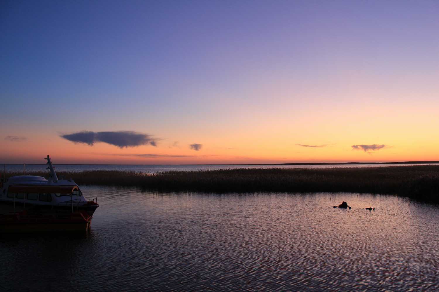 兰州起止+武威+张掖+黑城怪树林+额齐纳旗+巴丹吉林沙漠+居延海跟团6日游